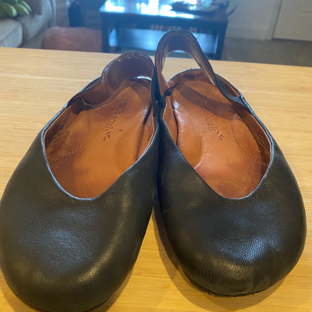 Gentle souls, black flats.  Size 8.